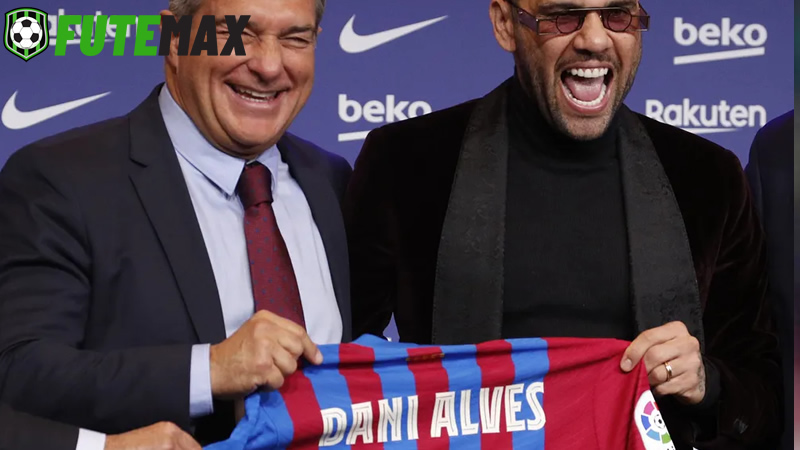 Negociações e um bom Salario Daniel Alves Barcelona Negociações e um bom Salario Daniel Alves Barcelona